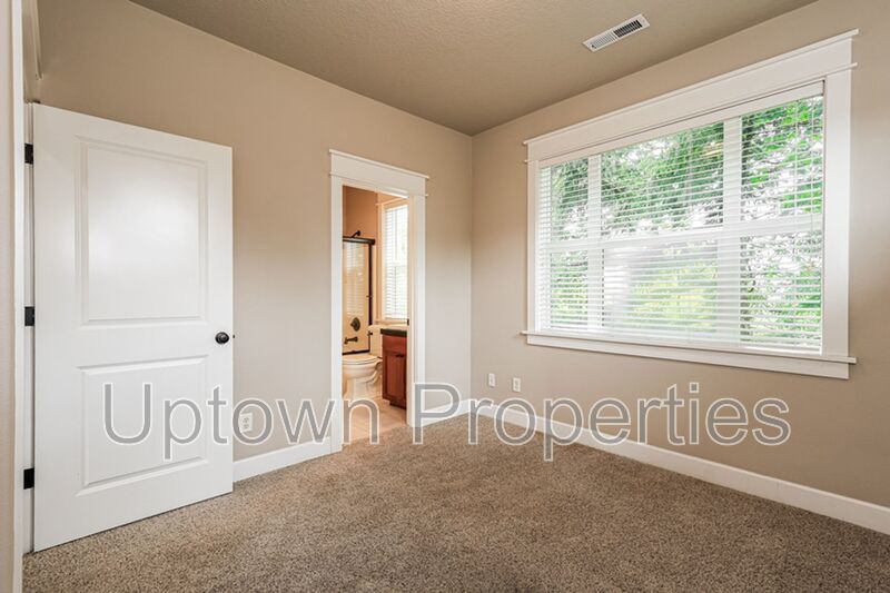 3BD 2.5BA + Bonus Room + Tri Level Townhouse w/Garage + AC + Balcony + Washer/Dryer property image