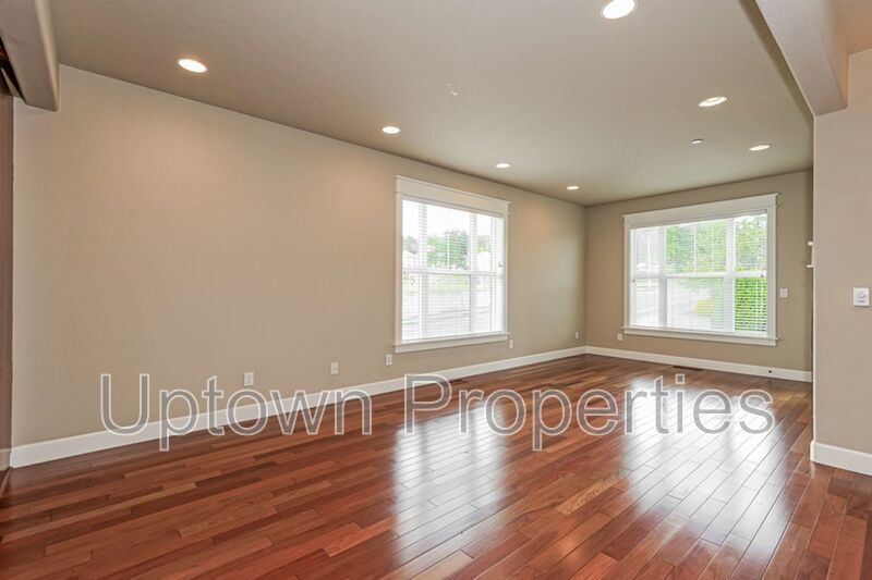 3BD 2.5BA + Bonus Room + Tri Level Townhouse w/Garage + AC + Balcony + Washer/Dryer property image