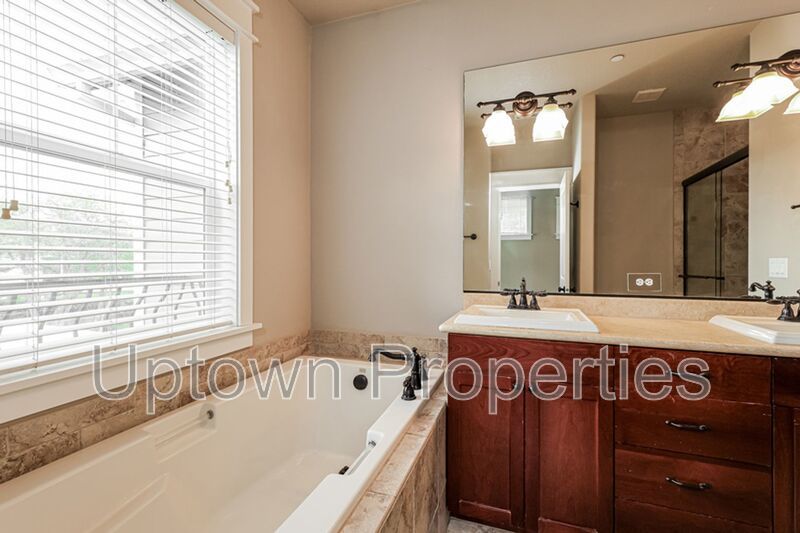 3BD 2.5BA + Bonus Room + Tri Level Townhouse w/Garage + AC + Balcony + Washer/Dryer property image