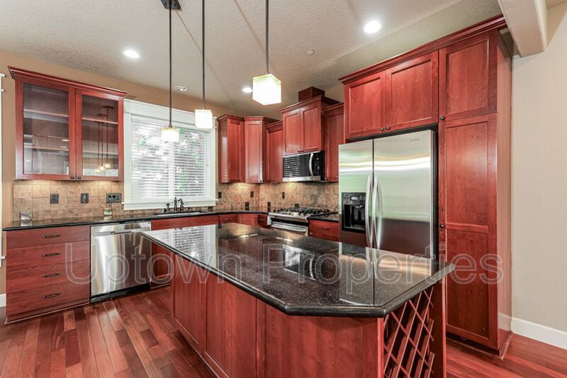 3BD 2.5BA + Bonus Room + Tri Level Townhouse w/Garage + AC + Balcony + Washer/Dryer property image