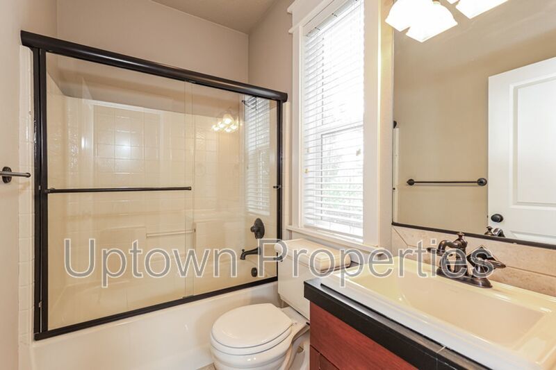 3BD 2.5BA + Bonus Room + Tri Level Townhouse w/Garage + AC + Balcony + Washer/Dryer property image
