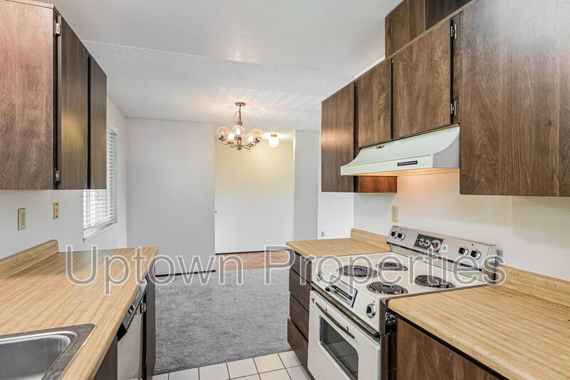 1BD 1BA Single Level Condo + Fireplace + 1 Car Garage + Fitness Center + Tennis Courts + Community Pool property image