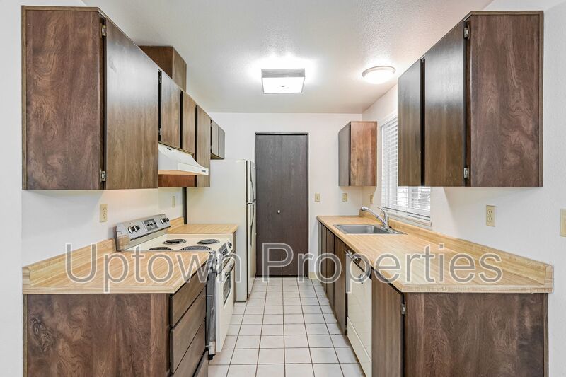 1BD 1BA Single Level Condo + Fireplace + 1 Car Garage + Fitness Center + Tennis Courts + Community Pool property image