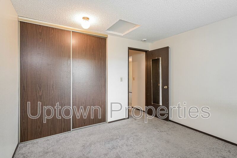 1BD 1BA Single Level Condo + Fireplace + 1 Car Garage + Fitness Center + Tennis Courts + Community Pool property image