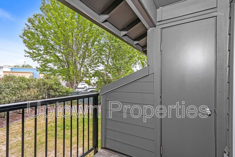 1BD 1BA Single Level Condo + Fireplace + 1 Car Garage + Fitness Center + Tennis Courts + Community Pool property image