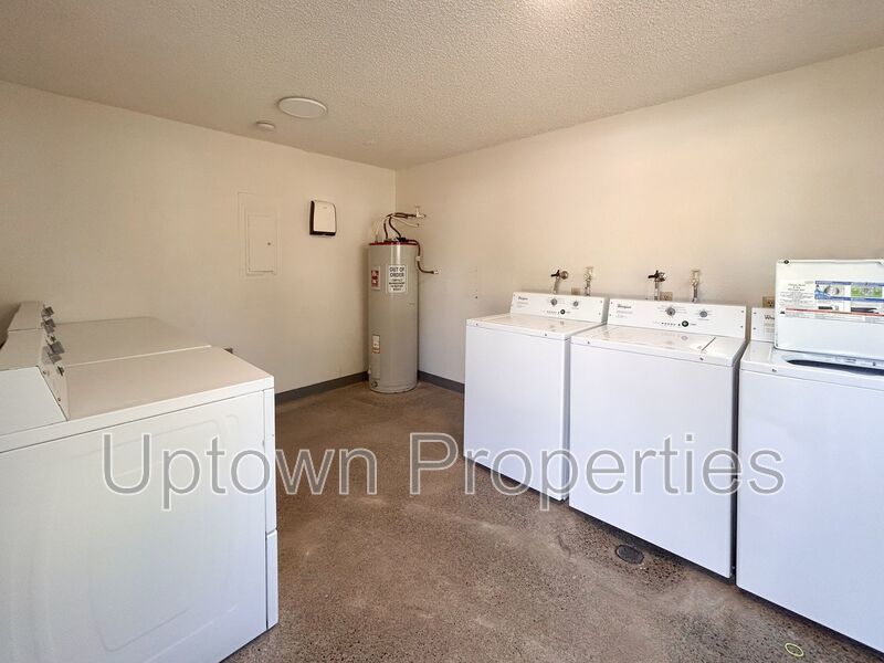 1BD 1BA Single Level Condo + Fireplace + 1 Car Garage + Fitness Center + Tennis Courts + Community Pool property image