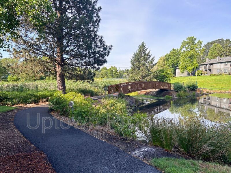 1BD 1BA Single Level Condo + Fireplace + 1 Car Garage + Fitness Center + Tennis Courts + Community Pool property image