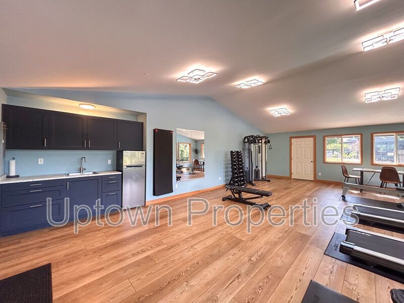 1BD 1BA Single Level Condo + Fireplace + 1 Car Garage + Fitness Center + Tennis Courts + Community Pool property image