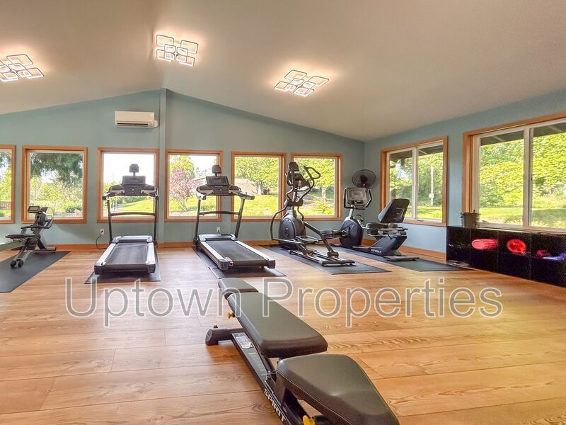 1BD 1BA Single Level Condo + Fireplace + 1 Car Garage + Fitness Center + Tennis Courts + Community Pool property image