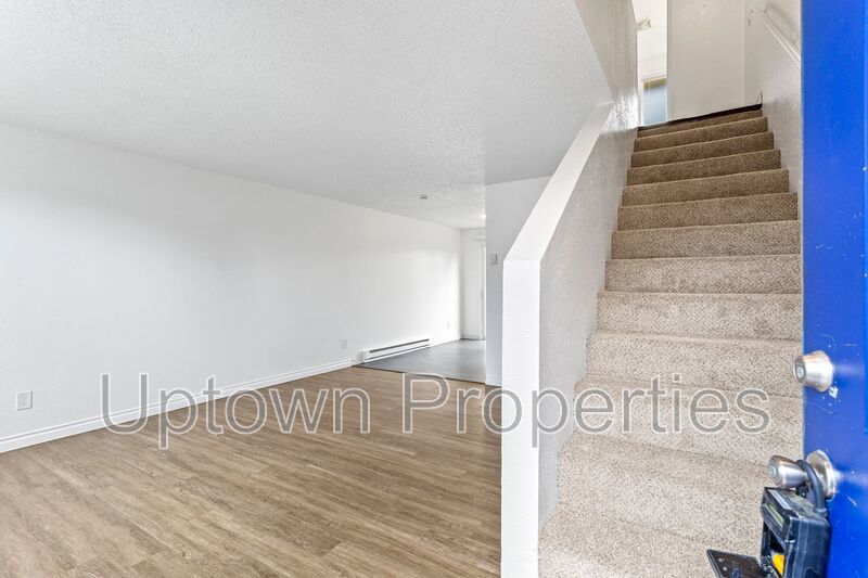 Renovated 2 bed 1 bath Townhome w/ Private Yard - Wood Floors + Laundry Onsite + $1000 rent credit property image