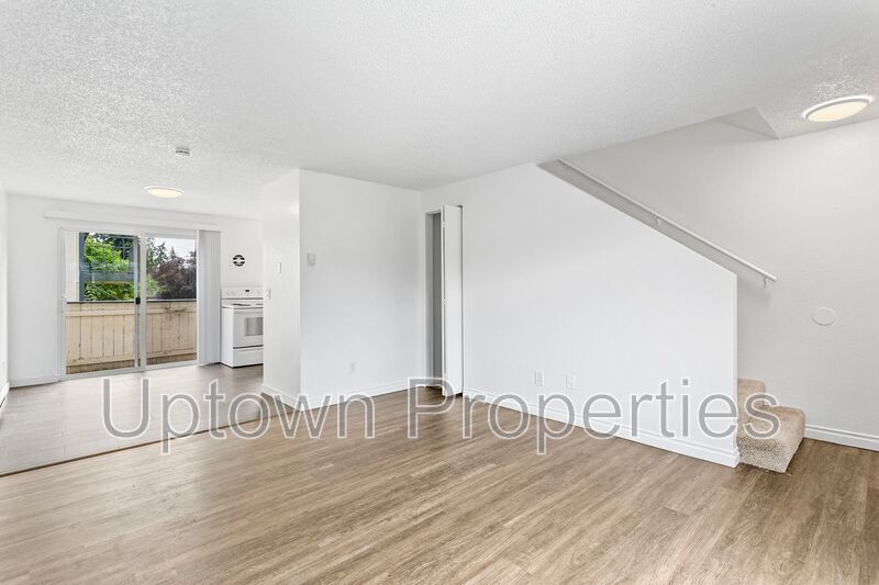 Renovated 2 bed 1 bath Townhome w/ Private Yard - Wood Floors + Laundry Onsite + $1000 rent credit property image