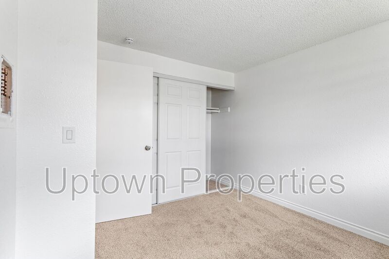 Renovated 2 bed 1 bath Townhome w/ Private Yard - Wood Floors + Laundry Onsite + $1000 rent credit property image