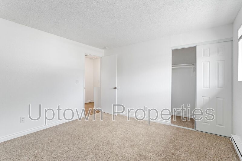 Renovated 2 bed 1 bath Townhome w/ Private Yard - Wood Floors + Laundry Onsite + $1000 rent credit property image