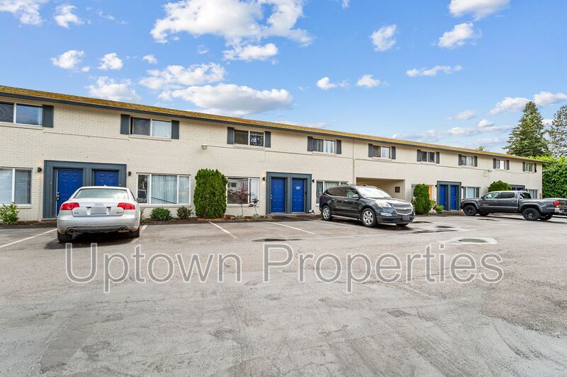 Renovated 2 bed 1 bath Townhome w/ Private Yard - Wood Floors + Laundry Onsite + $1000 rent credit property image