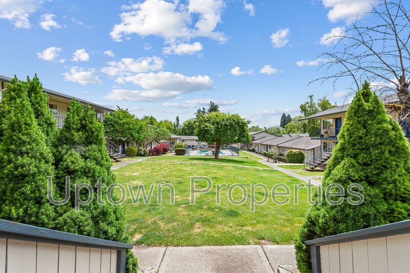 Renovated 2 bed 1 bath Townhome w/ Private Yard - Wood Floors + Laundry Onsite + $1000 rent credit property image