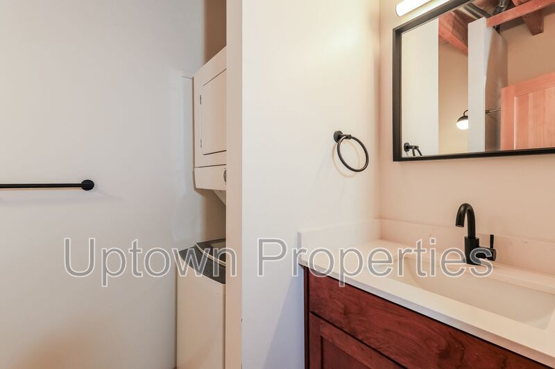 1BD/1BTH + Sunken Living Room + W/D + A/C property image