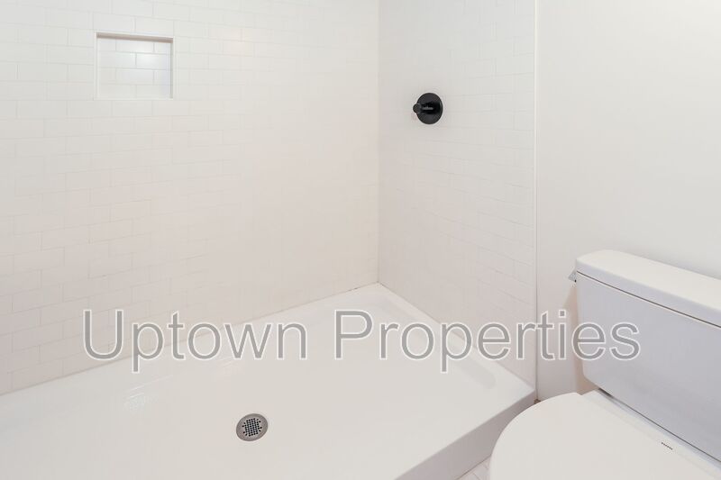 1BD/1BTH + Sunken Living Room + W/D + A/C property image