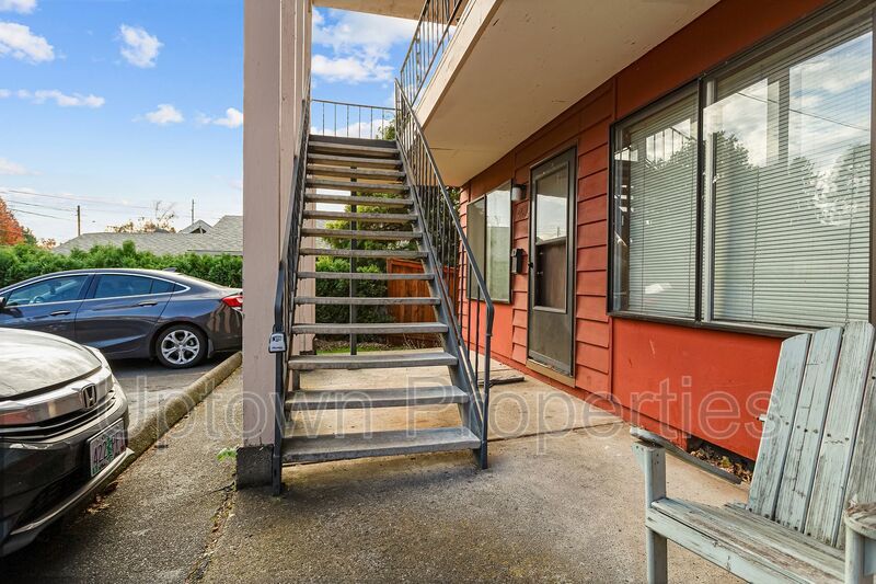Renovated 2BD near Powell Park! property image