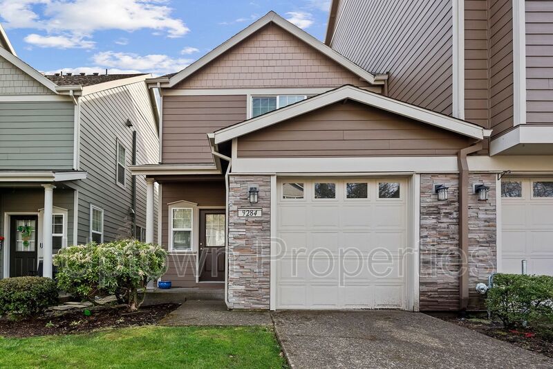 Tualatin Beauty 3 Bed/3bath Townhome + 1 Car Garage + W/D + Fenced Patio/Yard! property image