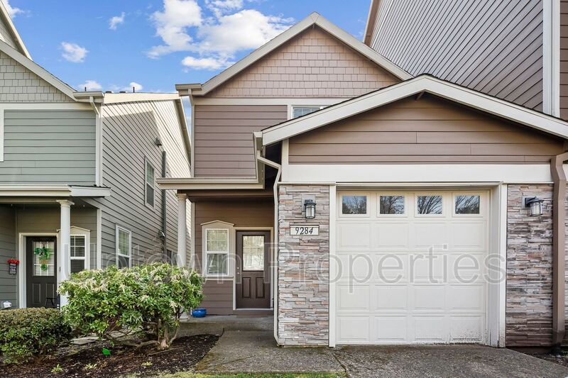 Tualatin Beauty 3 Bed/3bath Townhome + 1 Car Garage + W/D + Fenced Patio/Yard! property image