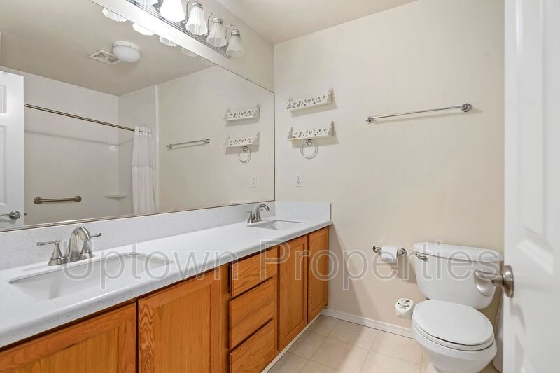 Tualatin Beauty 3 Bed/3bath Townhome + 1 Car Garage + W/D + Fenced Patio/Yard! property image