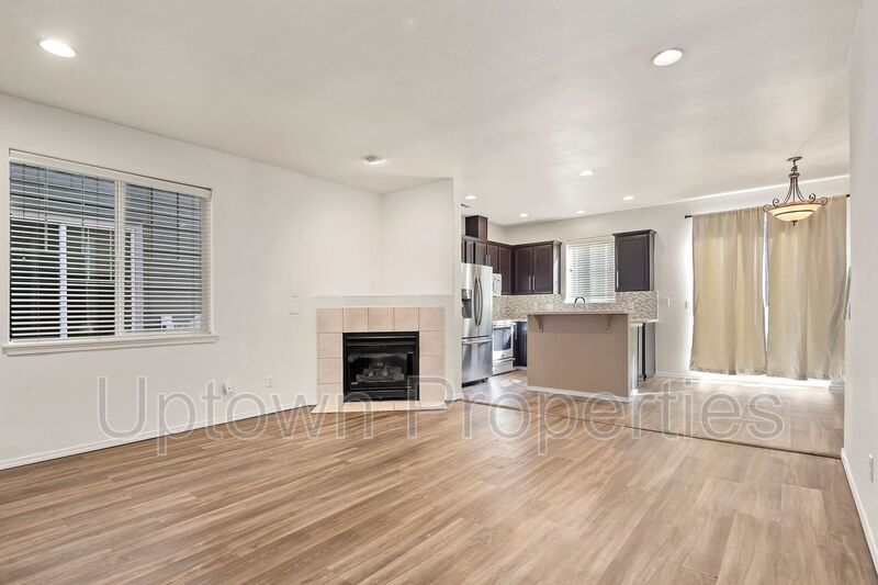 Tualatin Beauty 3 Bed/3bath Townhome + 1 Car Garage + W/D + Fenced Patio/Yard! property image