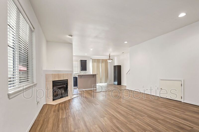 Tualatin Beauty 3 Bed/3bath Townhome + 1 Car Garage + W/D + Fenced Patio/Yard! property image