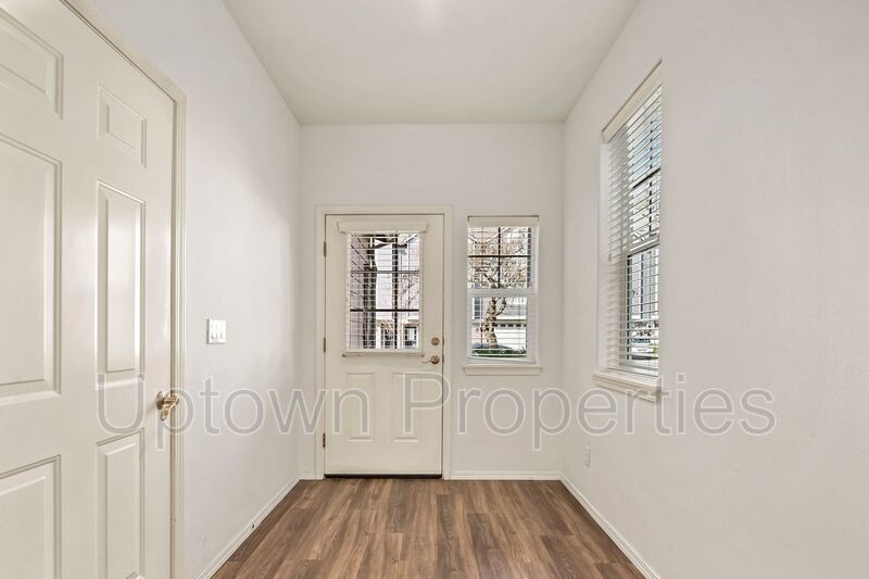 Tualatin Beauty 3 Bed/3bath Townhome + 1 Car Garage + W/D + Fenced Patio/Yard! property image