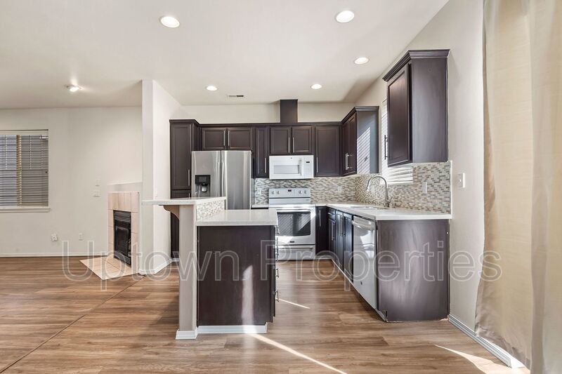 Tualatin Beauty 3 Bed/3bath Townhome + 1 Car Garage + W/D + Fenced Patio/Yard! property image