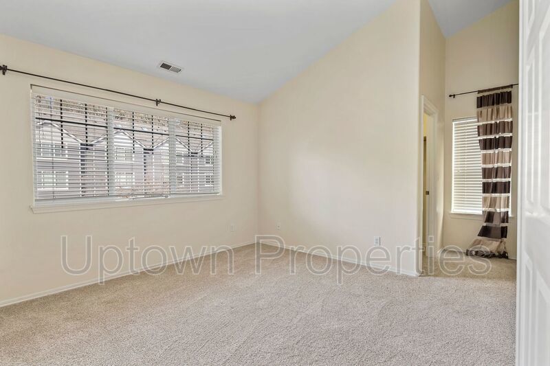 Tualatin Beauty 3 Bed/3bath Townhome + 1 Car Garage + W/D + Fenced Patio/Yard! property image