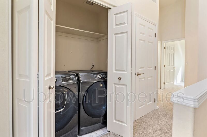 Tualatin Beauty 3 Bed/3bath Townhome + 1 Car Garage + W/D + Fenced Patio/Yard! property image