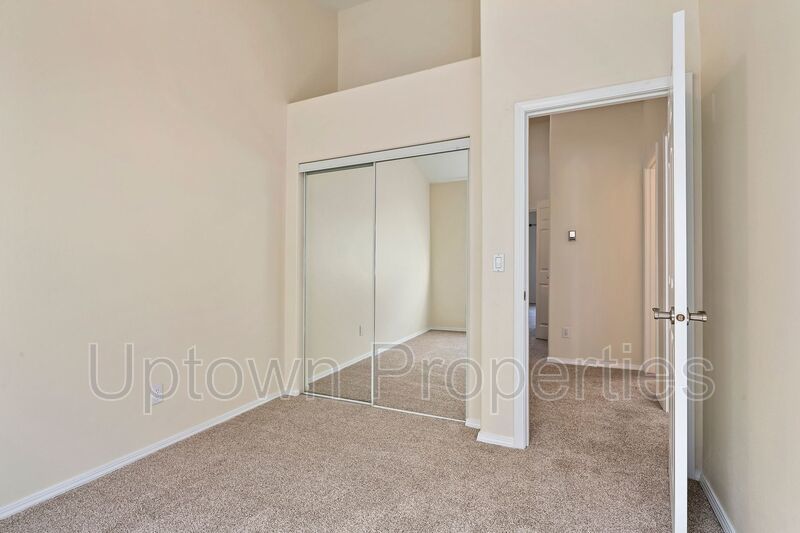 Tualatin Beauty 3 Bed/3bath Townhome + 1 Car Garage + W/D + Fenced Patio/Yard! property image