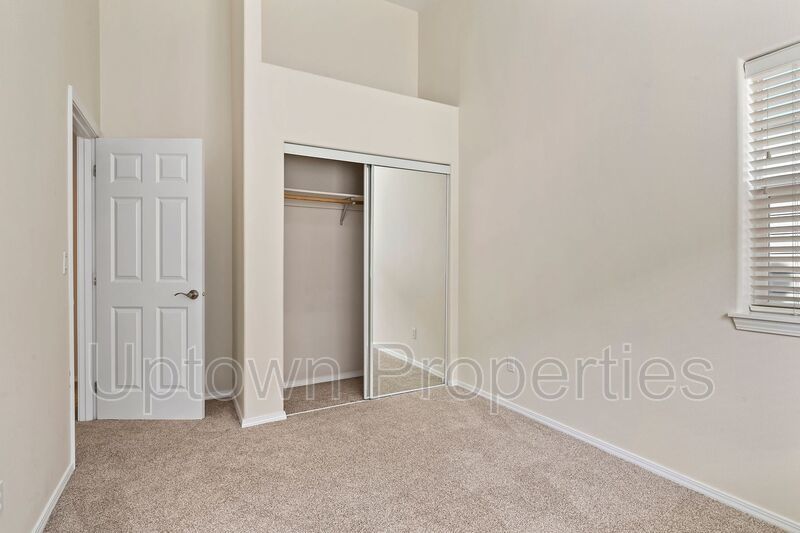 Tualatin Beauty 3 Bed/3bath Townhome + 1 Car Garage + W/D + Fenced Patio/Yard! property image