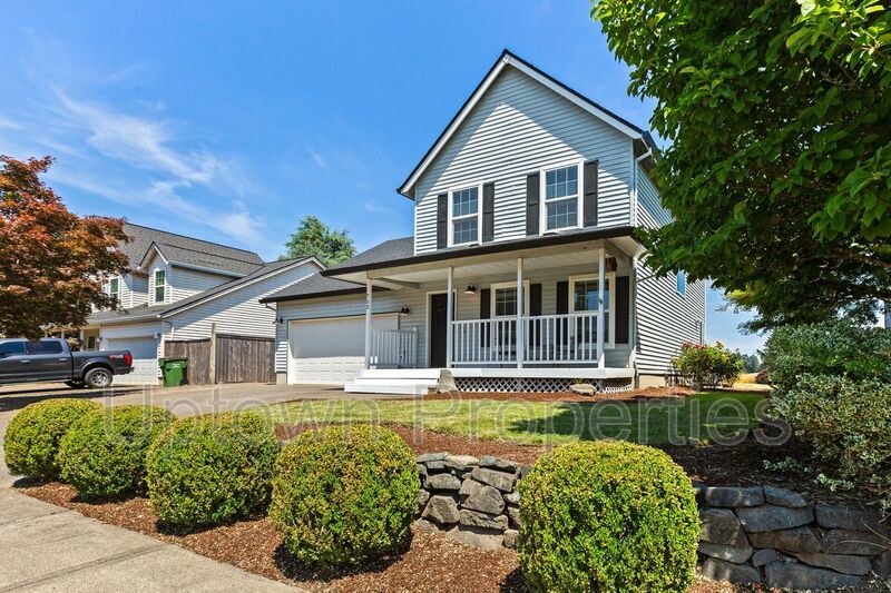 3BD 2.5BA Single Family Home with Newly Renovated Bathrooms + AC + Yard + W/D property image