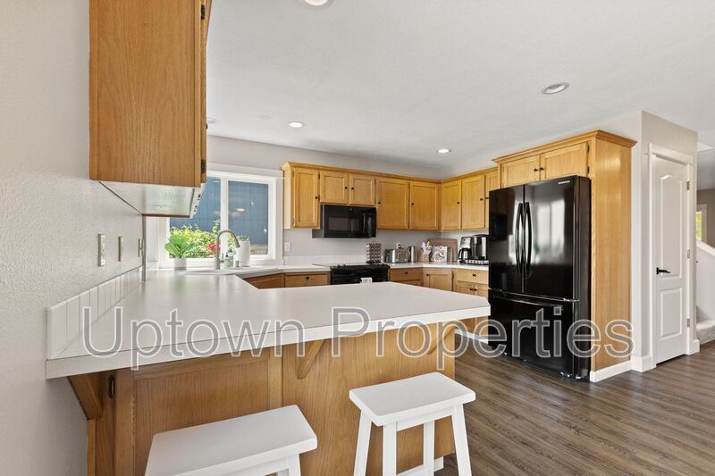 3BD 2.5BA Single Family Home with Newly Renovated Bathrooms + AC + Yard + W/D property image