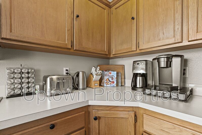3BD 2.5BA Single Family Home with Newly Renovated Bathrooms + AC + Yard + W/D property image