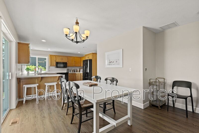 3BD 2.5BA Single Family Home with Newly Renovated Bathrooms + AC + Yard + W/D property image
