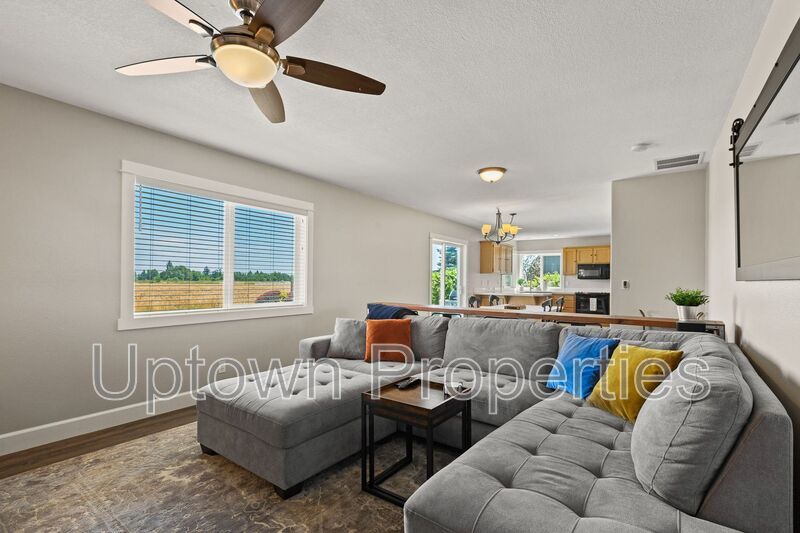 3BD 2.5BA Single Family Home with Newly Renovated Bathrooms + AC + Yard + W/D property image