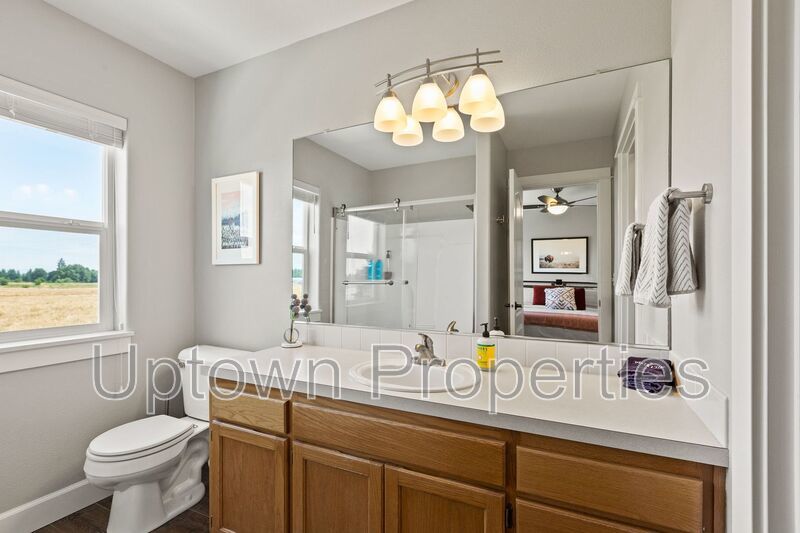 3BD 2.5BA Single Family Home with Newly Renovated Bathrooms + AC + Yard + W/D property image