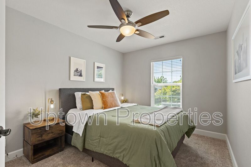 3BD 2.5BA Single Family Home with Newly Renovated Bathrooms + AC + Yard + W/D property image