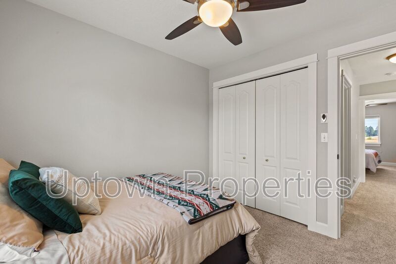 3BD 2.5BA Single Family Home with Newly Renovated Bathrooms + AC + Yard + W/D property image