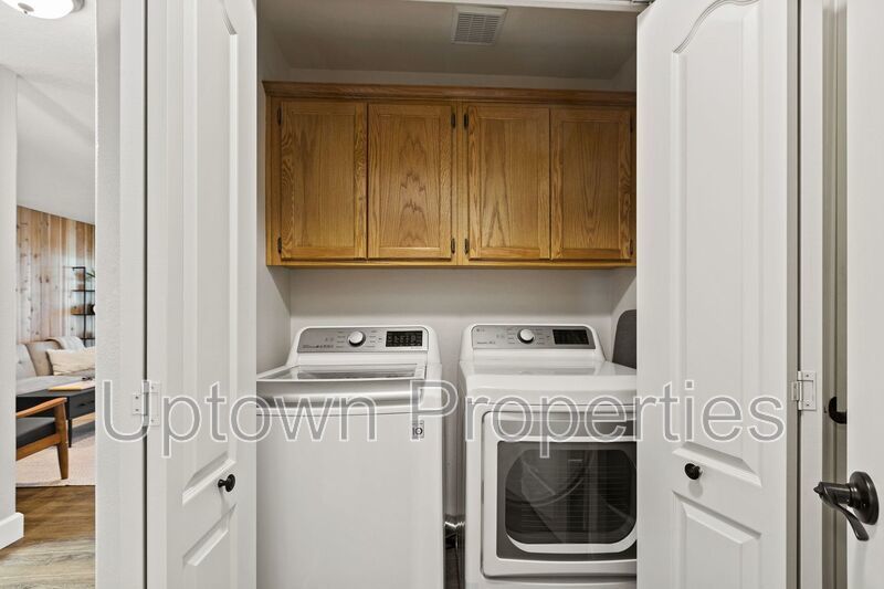 3BD 2.5BA Single Family Home with Newly Renovated Bathrooms + AC + Yard + W/D property image