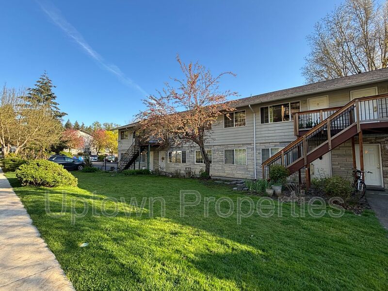 Hillsdale Top Floor Corner Unit 2 Bed 1 Bath + Assigned Parking property image