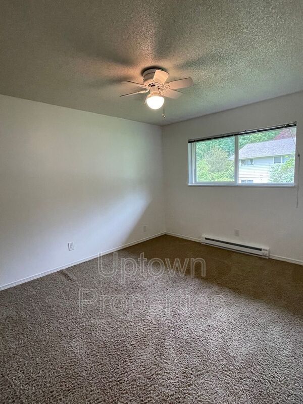 Hillsdale Top Floor Corner Unit 2 Bed 1 Bath + Assigned Parking property image