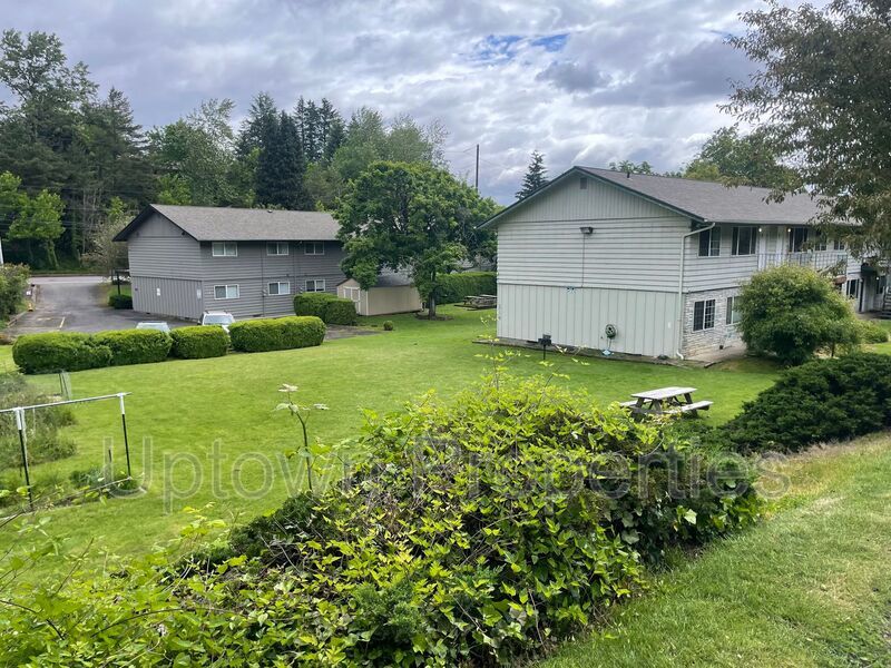 Hillsdale Top Floor Corner Unit 2 Bed 1 Bath + Assigned Parking property image