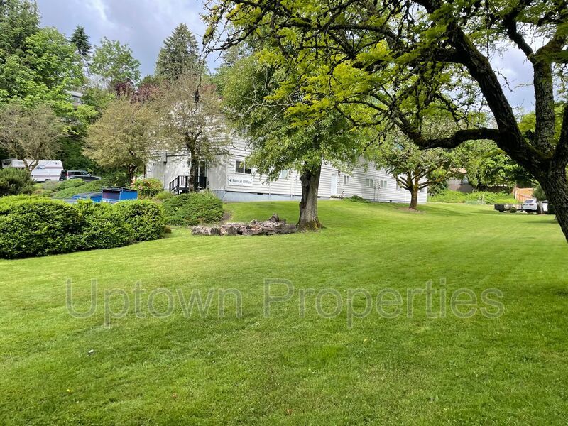 Hillsdale Top Floor Corner Unit 2 Bed 1 Bath + Assigned Parking property image