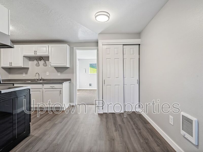 Renovated 1BD/1BTH + Parking + Dishwasher Included! property image