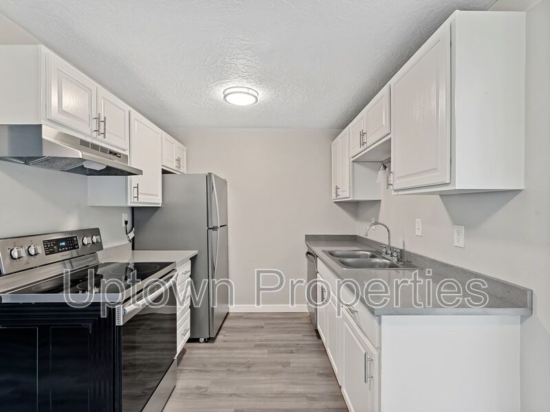 Renovated 1BD/1BTH + Parking + Dishwasher Included! property image