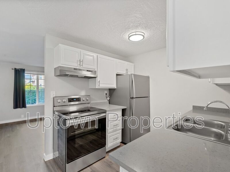 Renovated 1BD/1BTH + Parking + Dishwasher Included! property image
