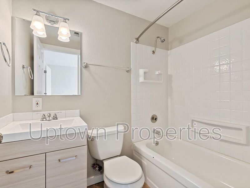 Renovated 1BD/1BTH + Parking + Dishwasher Included! property image